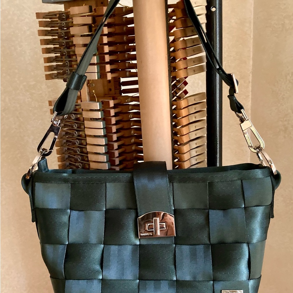 VEXC Harveys Carriage Ring Hobo Seatbelt Bag in gorgeous Evergreen.π² - Picture 2 of 9